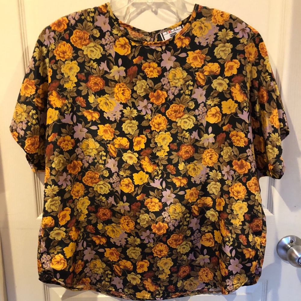 Beautiful Fall blouse. - Picture 2 of 4